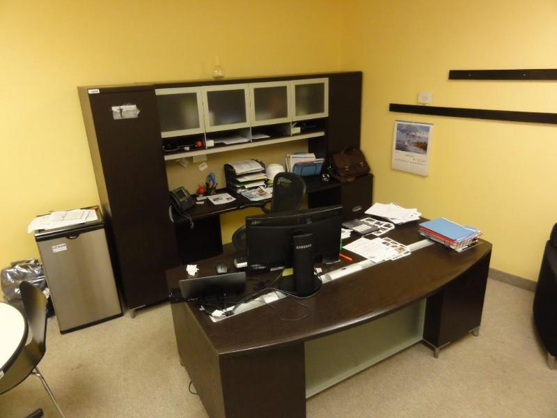 lot 9 image: High End Executive&nbspDesk Set Desk 48"...
