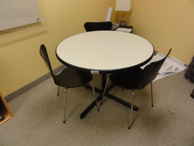 lot 99 image: Hayword&nbsp42" Executive Round Table a...