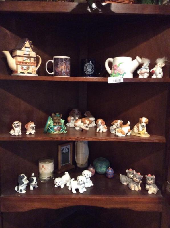 lot 100 image: Various CeramicPorcelain Figurines, Mugs, & Candles