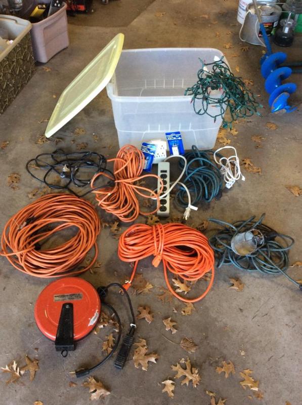 lot 110 image: Tub and contents...