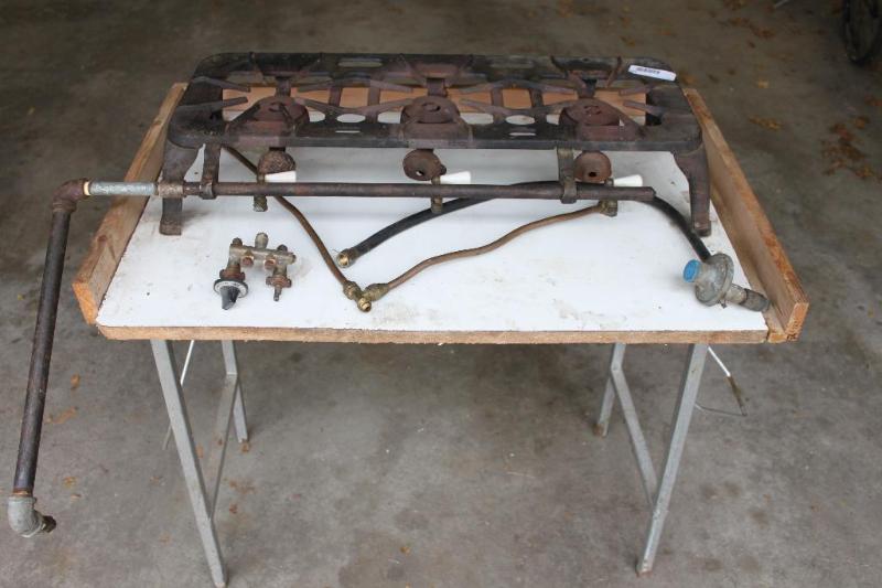 lot 112 image: Stove is attached to table (Table is wobblyf...