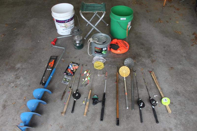 lot 113 image: Various Ice Fishing equipment, Ice Auger, rod...