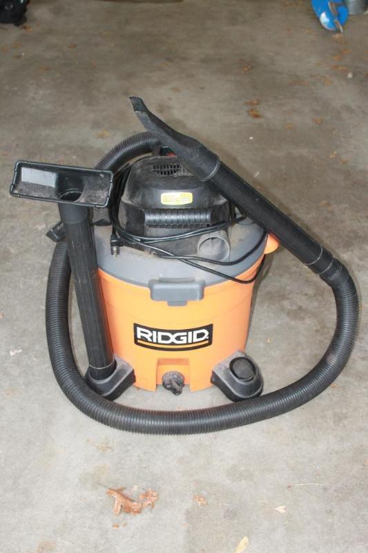 lot 115 image: Ridged WetDry Vacuum with attachments...