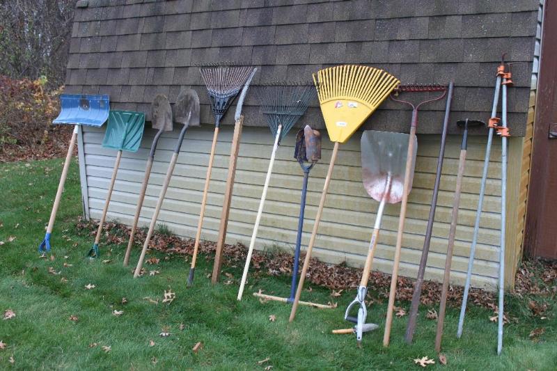 lot 168 image: Yard tools, including snow shovels, digging s...