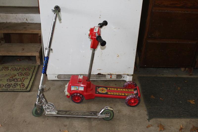 lot 190 image: 2 scooters, one Blitz and one Fire engine sha...