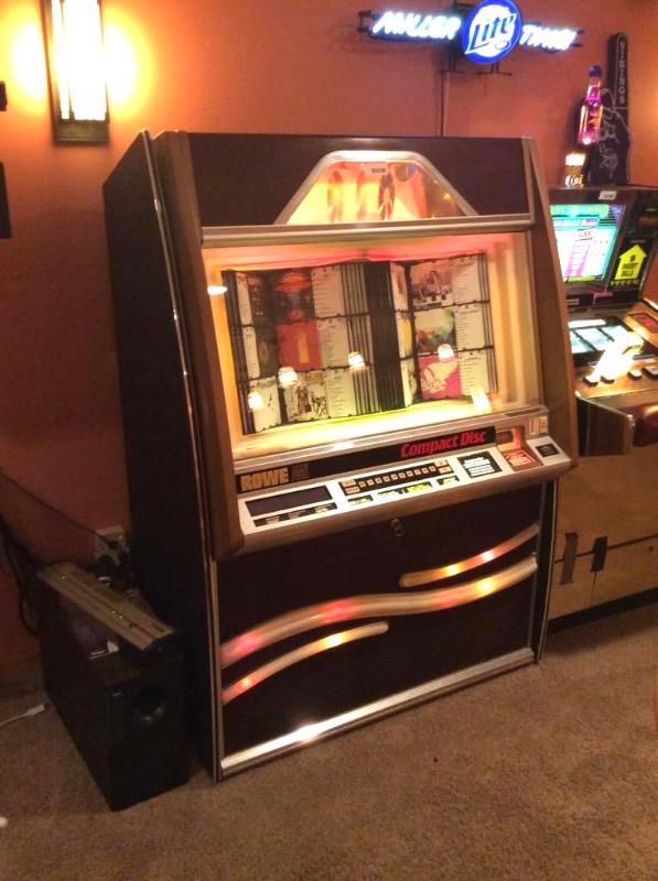 lot 2 image: Vintage Rowe AMi Compact Disc Juke Box w 99 Discs
