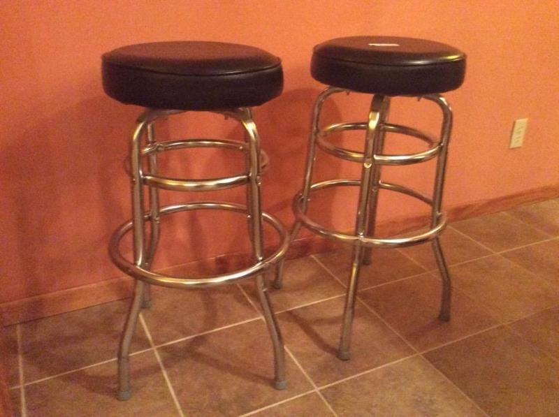 lot 22 image: Lot of 2 Classic Metal Swivel Bar Chairs