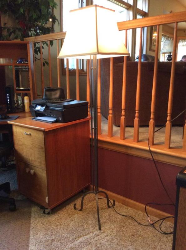 lot 31 image: Classic Metal Iron Rod Like Tripod Floor Lamp