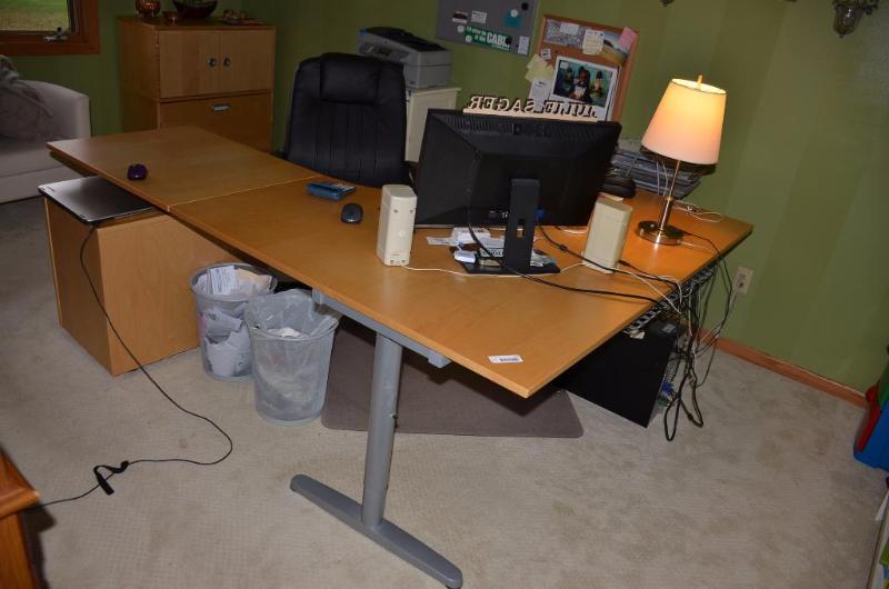 lot 32 image: Solid Wood Top and Metal Frame Corner Office Desk w Black Office Chair