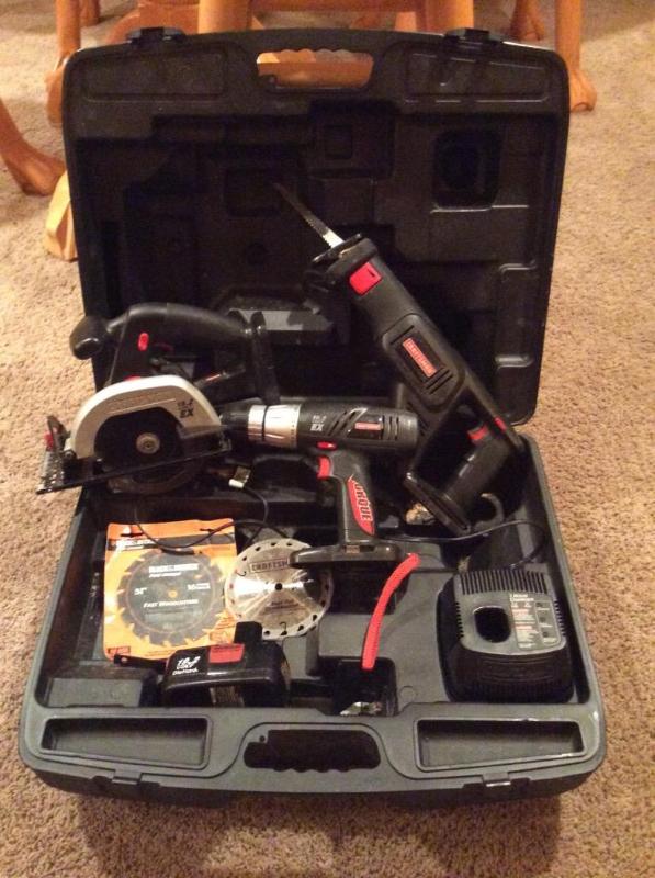 lot 43 image: Craftsman Cordless Tool Set & Case plus Extras - Circle Saw, Reciprocating Saw, DrillDriver