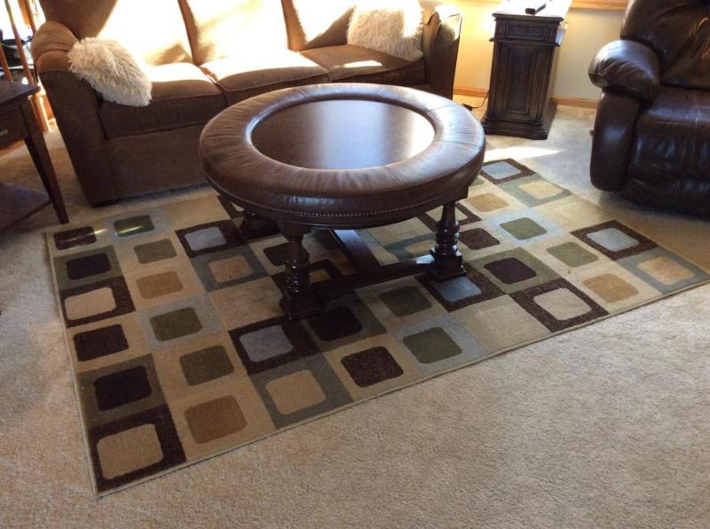 lot 48 image: Round Accent Leather looking Table & Rug,...