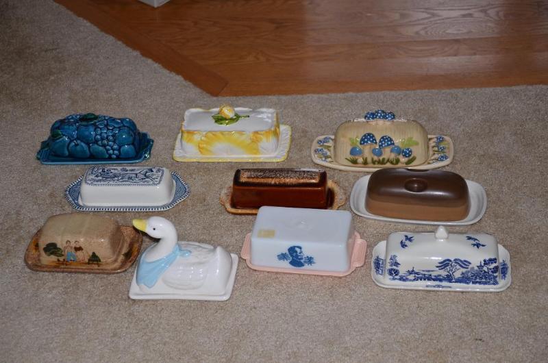 lot 73 image: Approx&nbsp10 collectible butter dishes. Som...