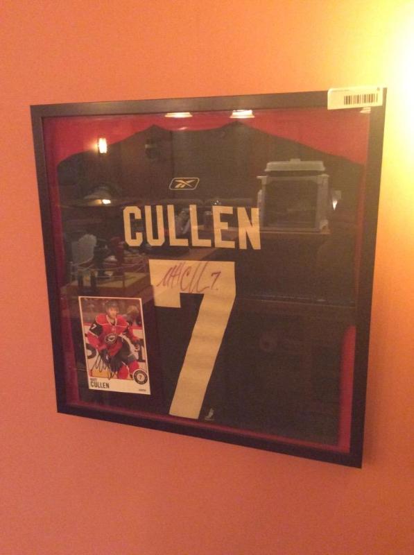lot 8 image: Framed and Signed Minnesota Wild Matt Cullen #7 Athletic Shirt & Picture
