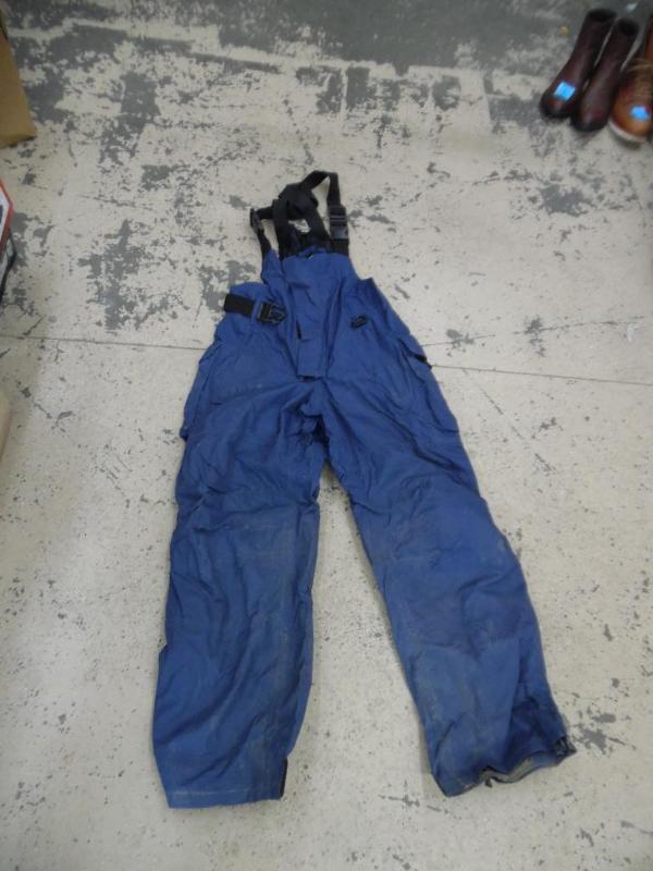 Mossi Bibs Size Medium -Used...
