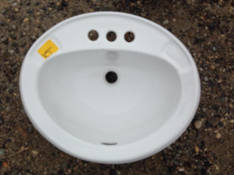 Porcelain sink