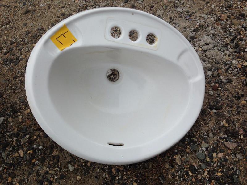 Porcelain sink