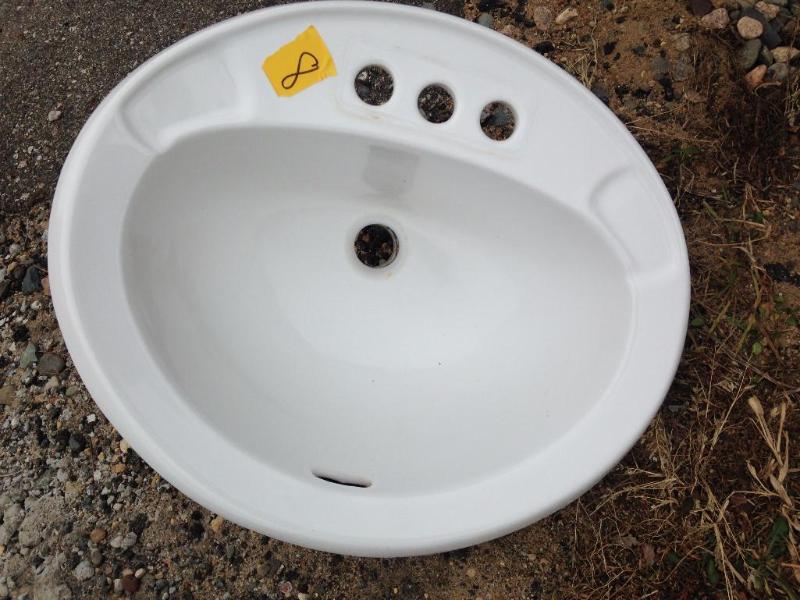 Porcelain sink