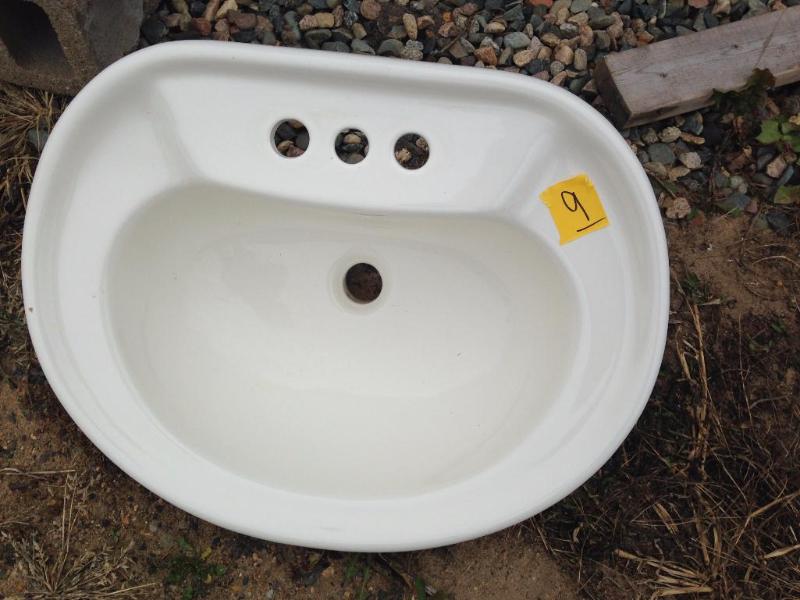 Porcelain sink