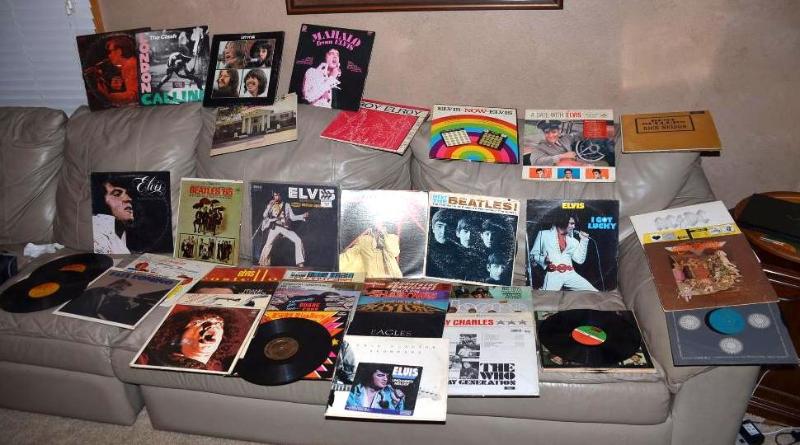 Large group of records-Elvis, Beatles, The Wh...