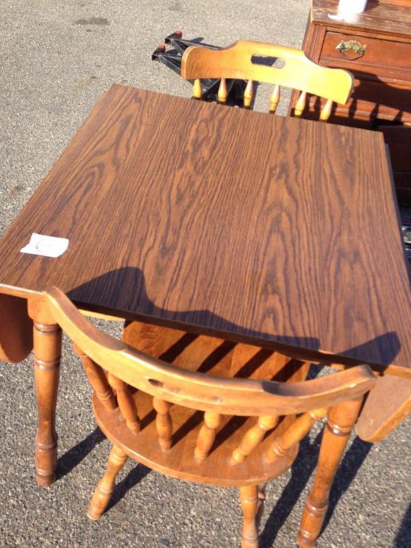 Drop leaf dinette and 2 chairs