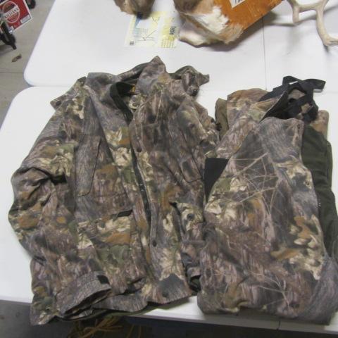 lot 132 image: Browning Jacket & Bibs