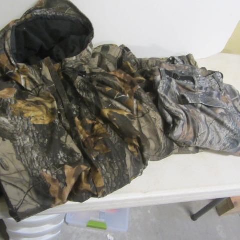 lot 140 image: Guide Series Waterproof Hunting Clothes