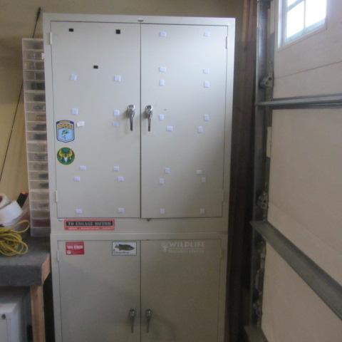 lot 152 image: Metal Cabinets