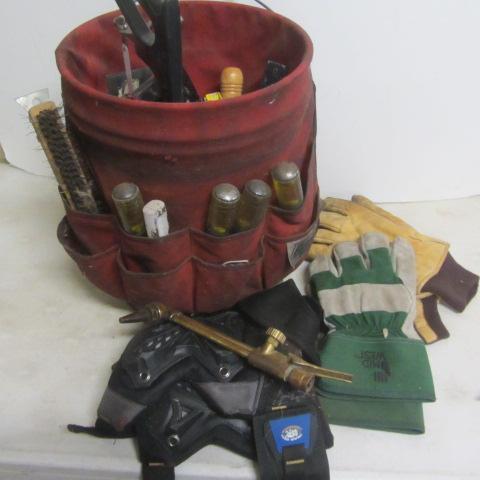 lot 161 image: Bucket Boss & Tools