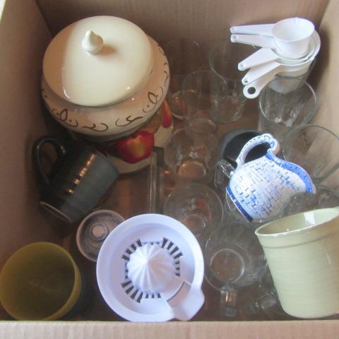 lot 191 image: Juicer, Glasses, Cookie Jar