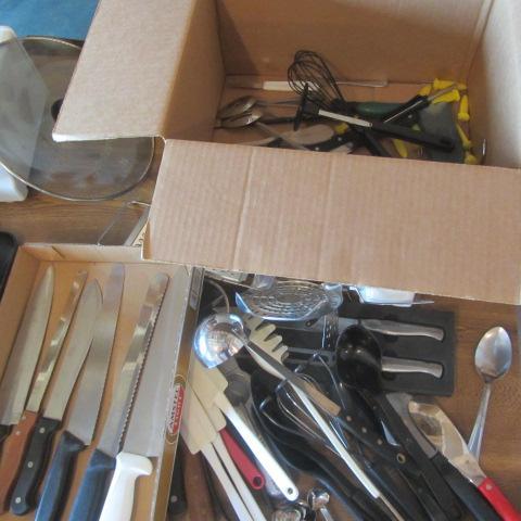 lot 195 image: Kitchen Utensils