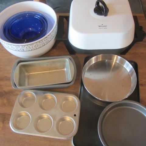 lot 198 image: Fry Pan, Mixing Bowls, Pans