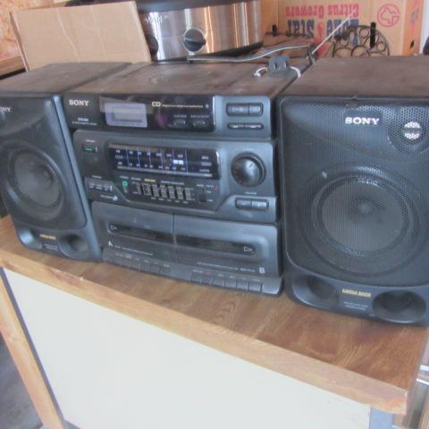lot 208 image: Sony CD-Radio-Cassette