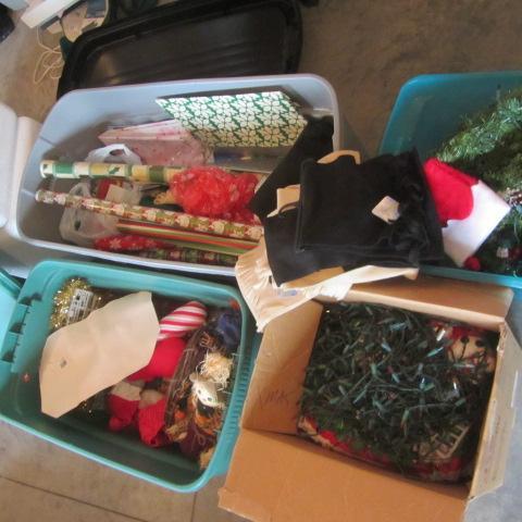 lot 224 image: Holiday Decorations