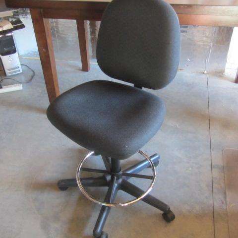lot 28 image: Office Chair