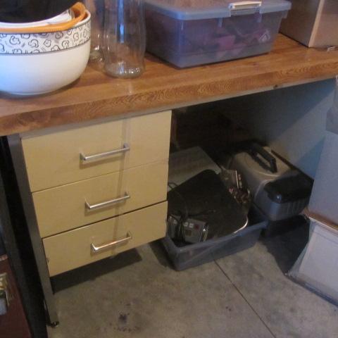 lot 29 image: Office Desk