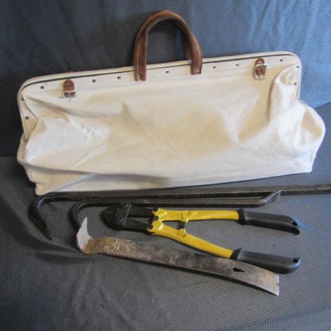 lot 75 image: Tool Bag, Bolt Cutter, Crow Bars