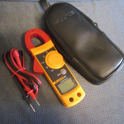 lot 78 image: Fluke 322 Meter