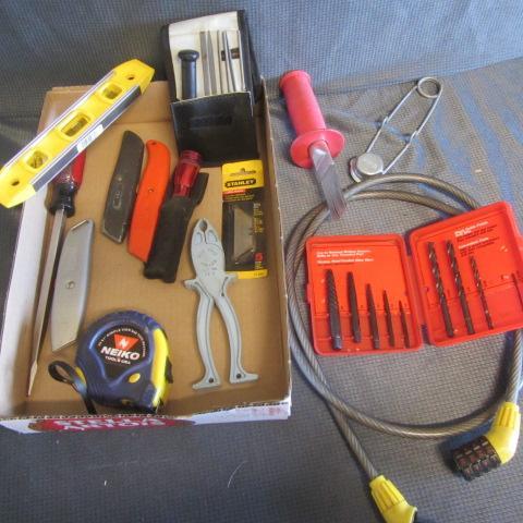 lot 87 image: Screw Extractor, Bits, Level Knives