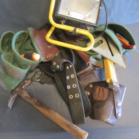 lot 89 image: Tool Belt & Pouches, Worklight