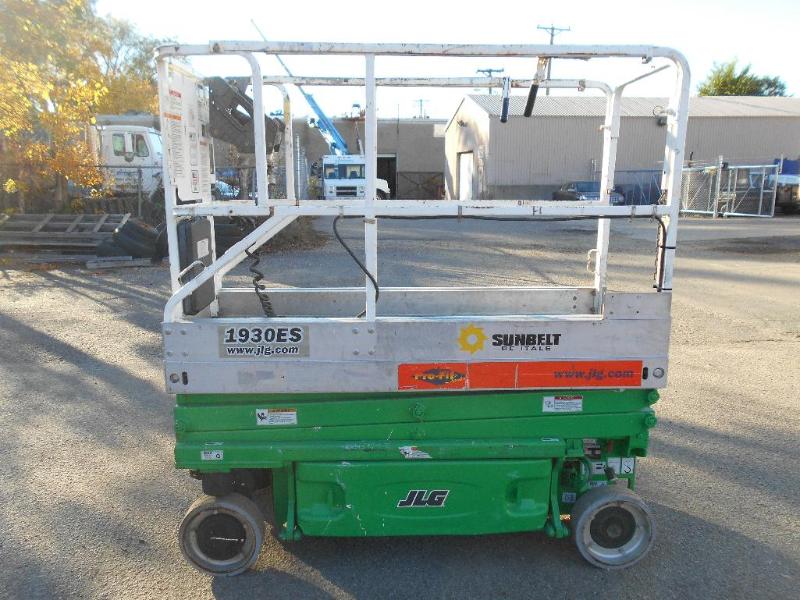 JLG 1932 ES Scissorlift. Starts, Runs, Drives and Lifts