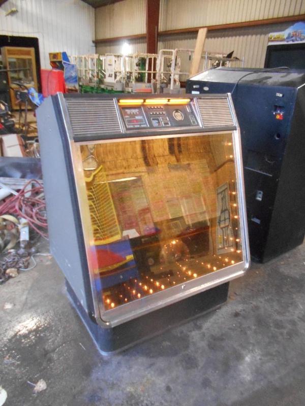 lot 8 image: Rowe R-85 Jukebox. 45s. NO RESERVE