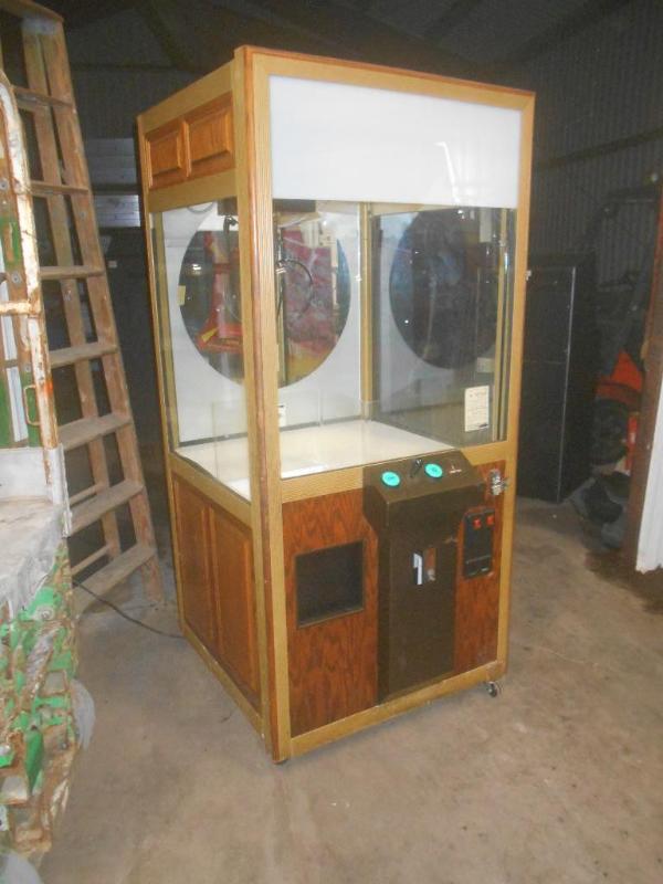 lot 9 image: Mission Redemption Vending Crane. NO RESERVE