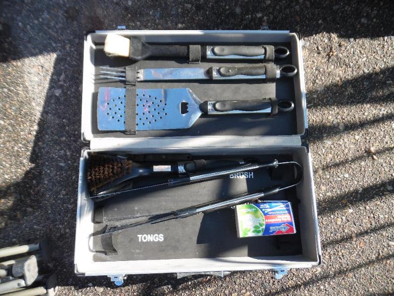 lot 16 image: Grilling Tools