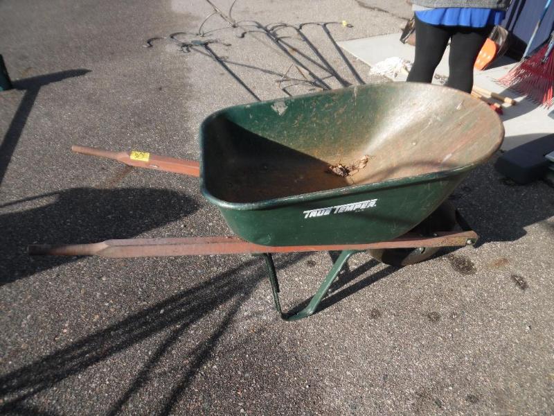 lot 32 image: Wheelbarrow