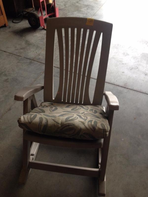 lot 49 image: Rocking Chair