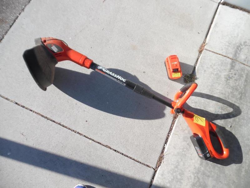 lot 6 image: Weed Whipper