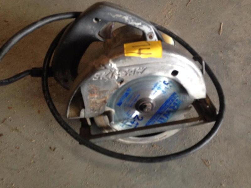 lot 74 image: Skil Saw