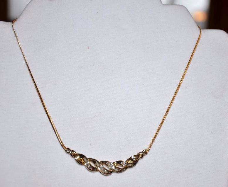 Beautiful 10K Gold &amp Diamond Necklace lot...
