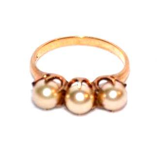 10K Gold &amp Pearl Ring...