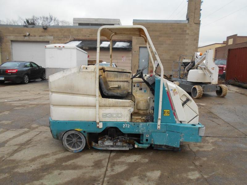 Tennant 8300 Sweeper Scrubber. Electric Powered. NO RESERVE